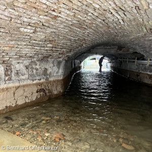Kanal unter Barfüßer-Kreuzgang