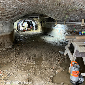 Bauarbeiten im Kanal unter dem Barfüßer-Kreuzgang