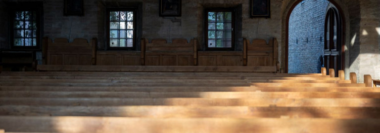 Licht Kirchenbänke