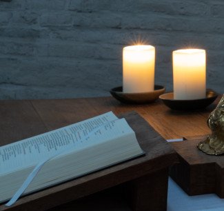 Altar mit Kerzen